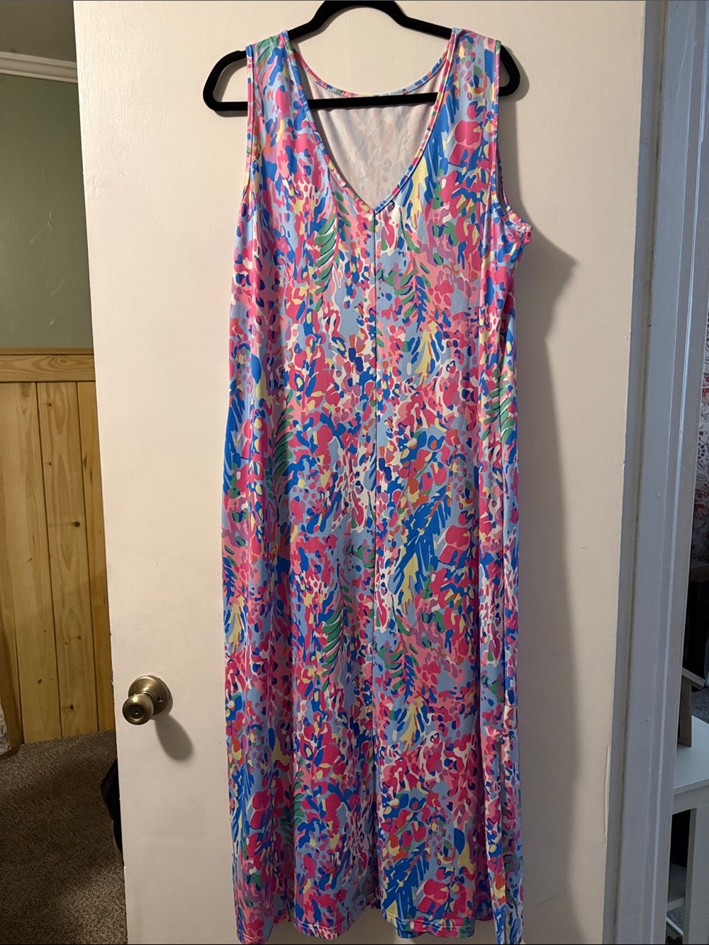 Sleeveless V-Neck Floral Maxi Dress in Pink